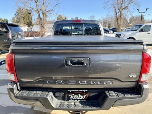 Used 2017 Toyota Tacoma TRD Sport image 8