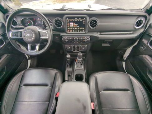 Used 2023 Jeep Wrangler Unlimited Sahara w/ Cold Weather Group AWD/4WD image 17
