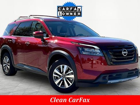 Used 2025 Nissan Pathfinder SL w/ Black Appearance Package image 3