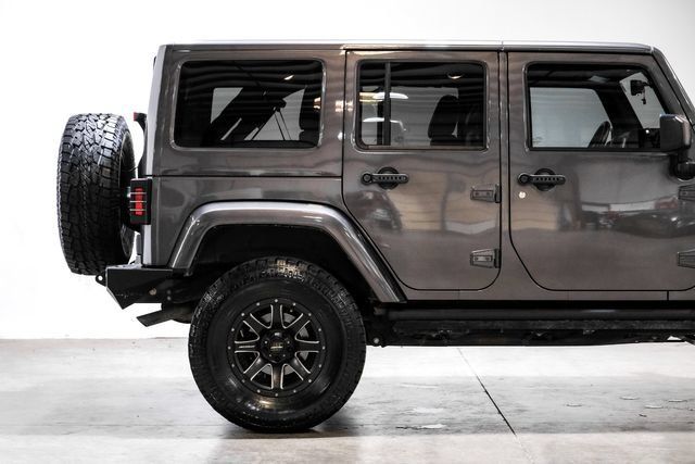 Used 2016 Jeep Wrangler Unlimited Sahara w/ Dual Top Group AWD/4WD image 14