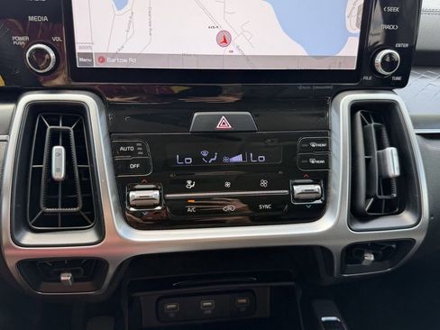 Certified 2022 Kia Sorento S FWD image 24