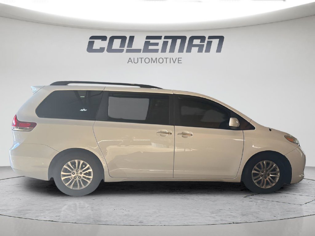 Used 2014 Toyota Sienna XLE w/ Entertainment Package FWD image 12