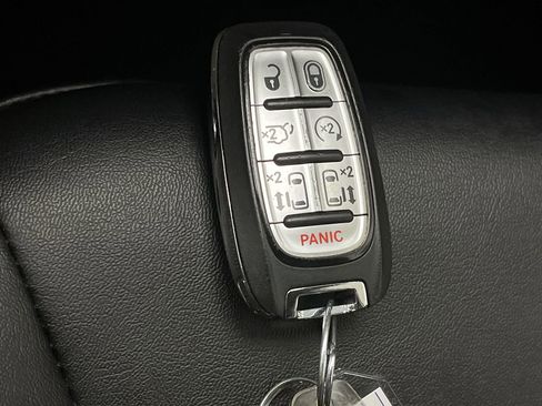 Used 2024 Chrysler Pacifica Touring-L image 26