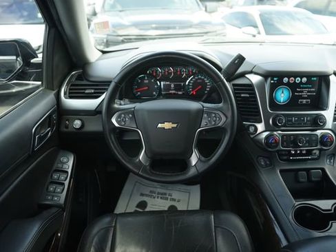 Used 2018 Chevrolet Suburban LT RWD image 23
