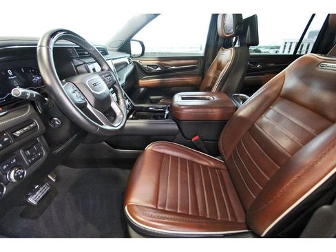 Used 2024 GMC Yukon XL Denali Ultimate AWD/4WD image 6