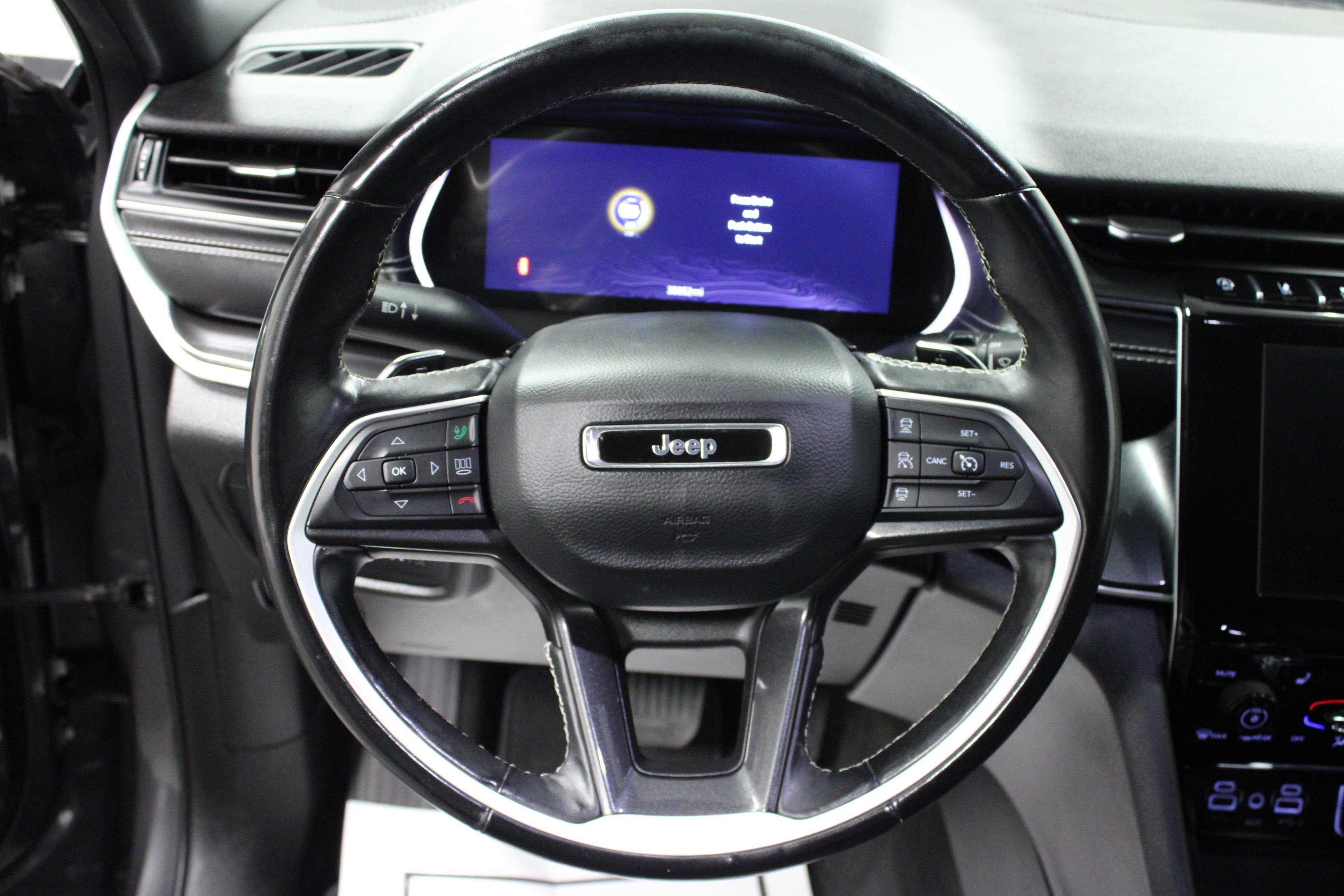 Used 2022 Jeep Grand Cherokee L Laredo AWD/4WD image 18