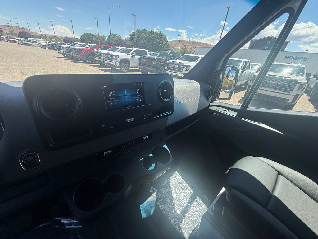 Used 2024 Mercedes-Benz Sprinter 2500 image 7