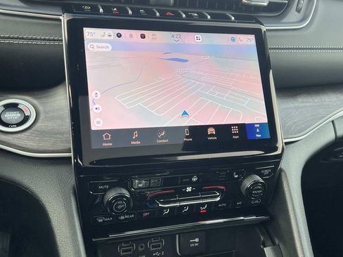 New 2025 Jeep Grand Cherokee L Limited image 15