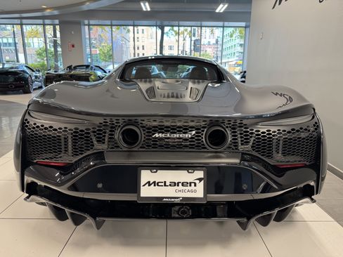 Used 2023 McLaren Artura image 4