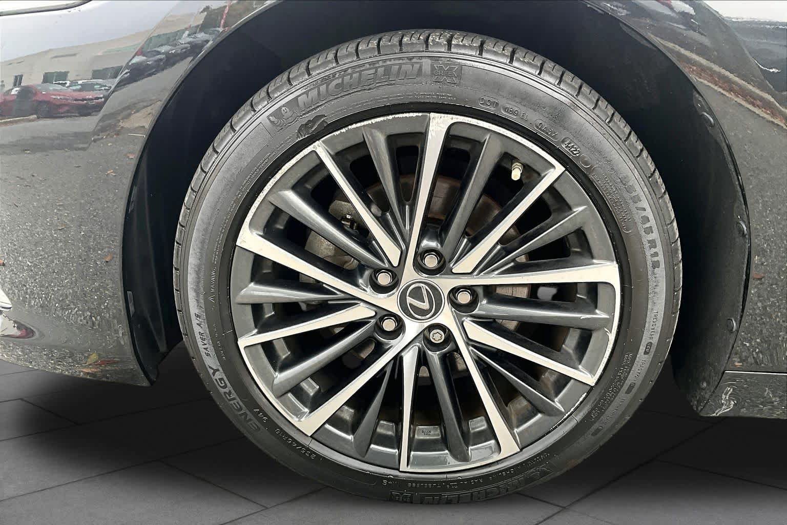 Used 2023 Lexus ES 350 w/ Premium Package FWD image 11
