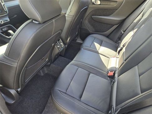 Certified 2025 Volvo XC40 B5 Core w/ Protection Package Premier image 31