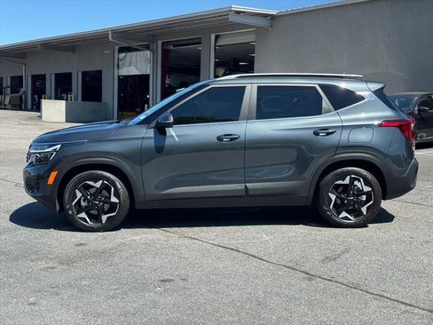 Certified 2025 Kia Seltos EX w/ EX Sunroof Package FWD image 6