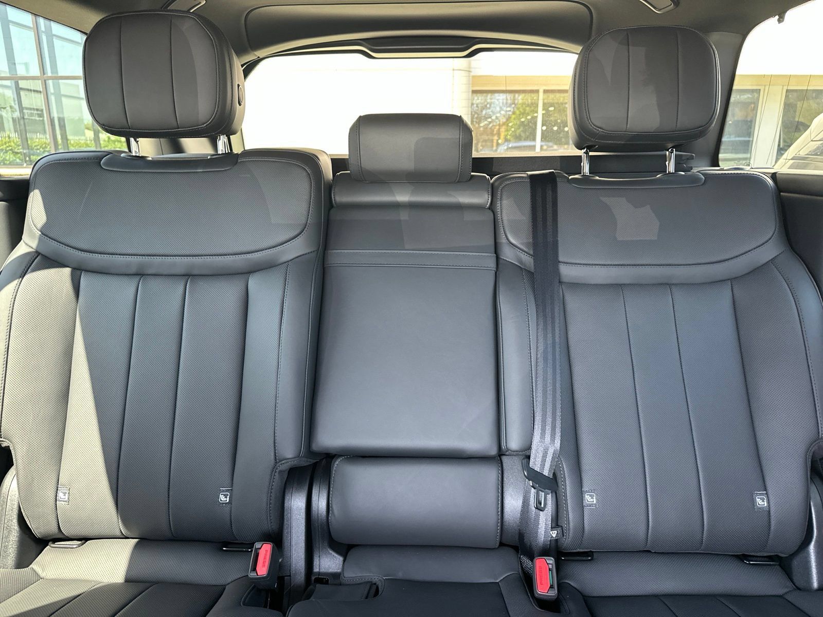 Certified 2025 Land Rover Range Rover SE AWD/4WD image 24