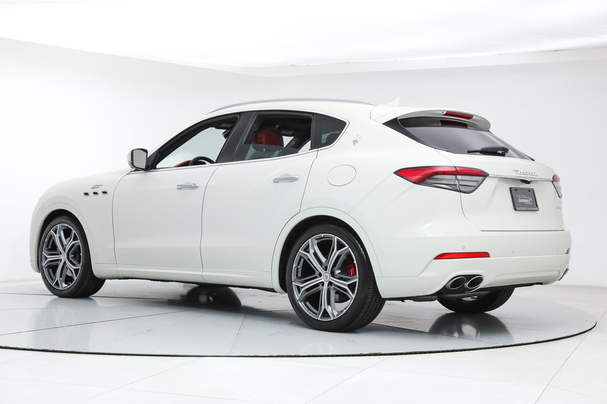 Used 2023 Maserati Levante GT AWD/4WD image 3