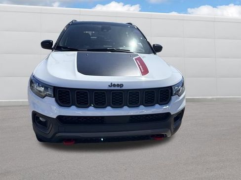 Used 2025 Jeep Compass Trailhawk AWD/4WD image 12
