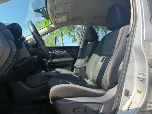 Used 2018 Nissan Rogue SV FWD image 10