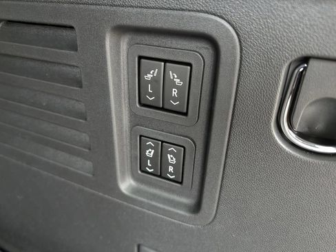 New 2026 GMC Acadia Denali Ultimate w/ LPO, Floor Liner Package AWD/4WD image 39