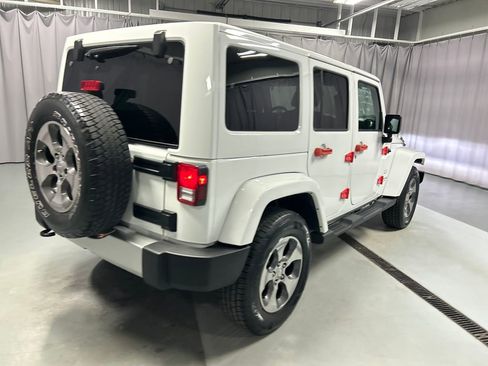 Used 2018 Jeep Wrangler Unlimited Sahara w/ Connectivity Group image 7