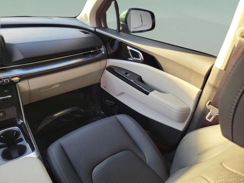 Used 2024 Kia Carnival SX Prestige FWD image 11