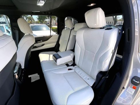 Used 2024 Lexus LX 600 4WD w/ Luxury Package image 21
