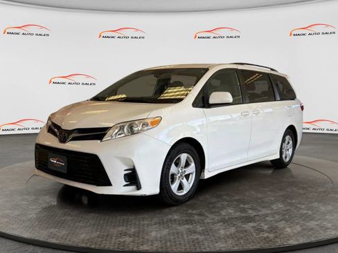 Used 2019 Toyota Sienna LE FWD image 1