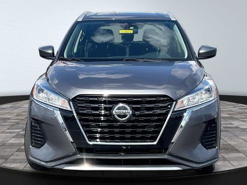 Certified 2021 Nissan Kicks SV FWD image 2