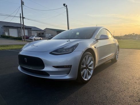 Used 2018 Tesla Model 3 Long Range image 1