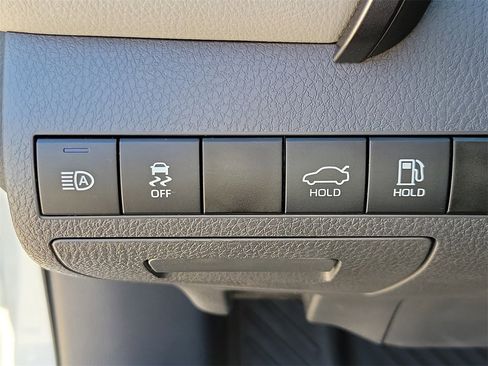 Used 2021 Toyota Camry LE image 31