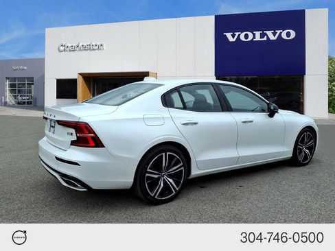 Certified 2022 Volvo S60 B5 R-Design image 3