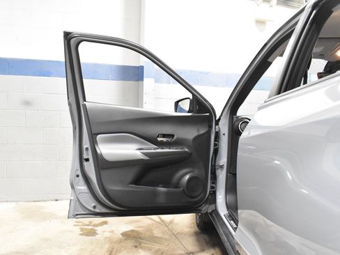 Used 2023 Nissan Kicks SR w/ SR Premium Package image 9