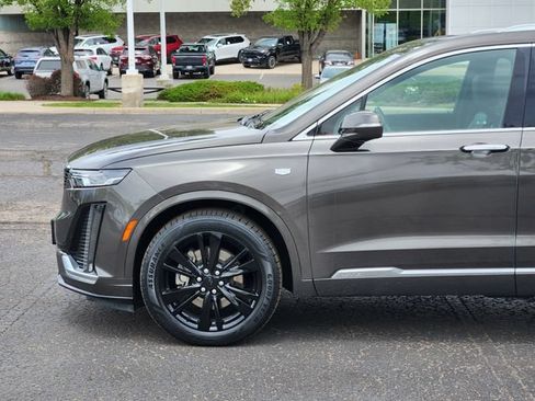 Used 2020 Cadillac XT6 Premium Luxury AWD/4WD image 2