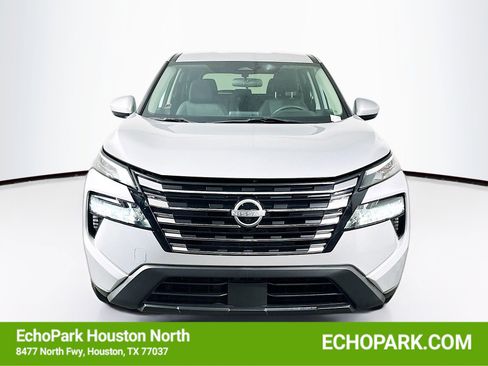 Used 2024 Nissan Rogue SV image 1