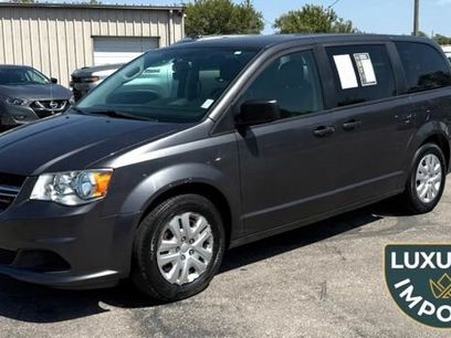Used 2018 Dodge Grand Caravan SE w/ UConnect Hands-Free Group