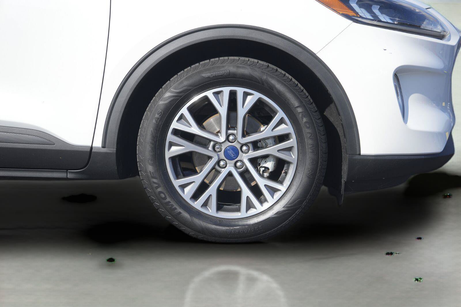 Used 2022 Ford Escape SEL w/ Technology Package FWD image 4