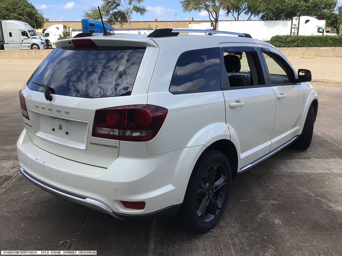 Used 2019 Dodge Journey Crossroad w/ Nav & Sun Group FWD image 3