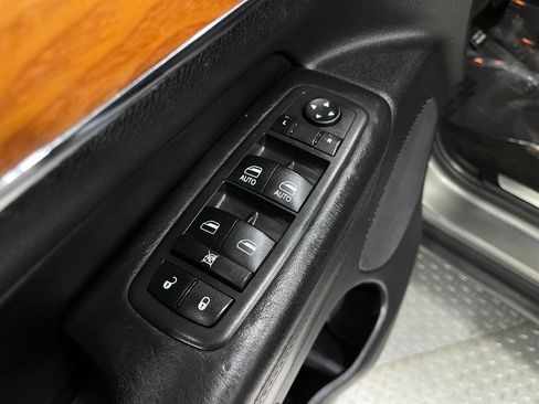 Used 2012 Jeep Grand Cherokee Overland AWD/4WD image 16