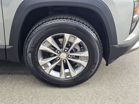Used 2025 Chevrolet Equinox LT AWD/4WD image 9