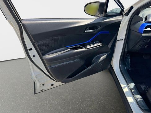 Used 2021 Toyota C-HR XLE FWD image 18