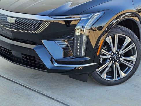 New 2026 Cadillac Optiq Luxury 2 image 7
