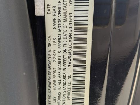 Used 2009 Volkswagen Beetle Coupe FWD image 9