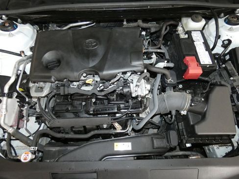 Used 2024 Toyota Camry SE image 23