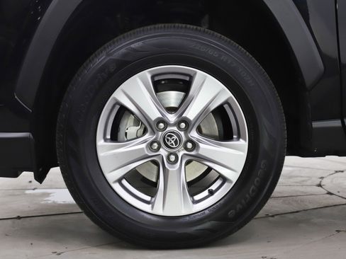 Used 2022 Toyota RAV4 XLE w/ Convenience Package image 31