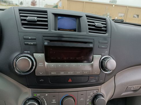 Used 2012 Toyota Highlander FWD image 29