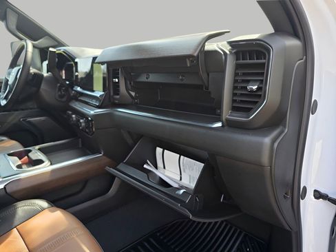 Used 2024 Chevrolet Silverado 2500 High Country AWD/4WD image 18