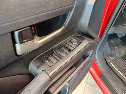 Used 2025 Toyota Tacoma TRD Off-Road AWD/4WD image 10