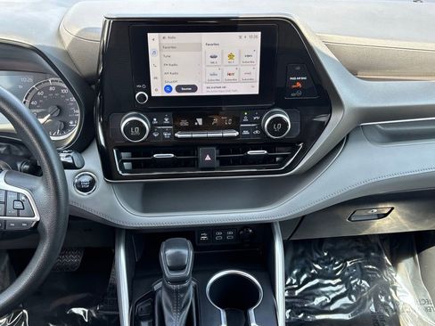 Used 2023 Toyota Highlander L image 17