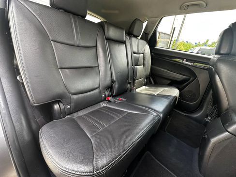 Used 2012 Kia Sorento SX FWD image 32