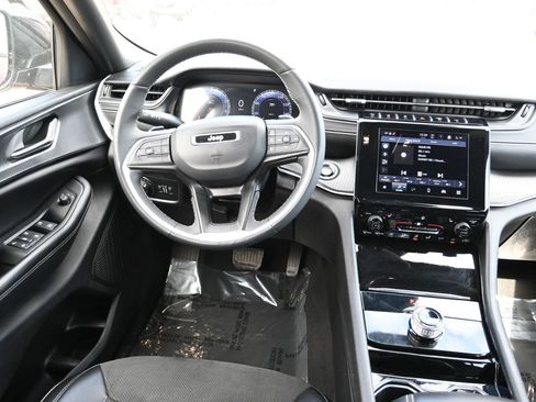 Used 2023 Jeep Grand Cherokee L Laredo image 20