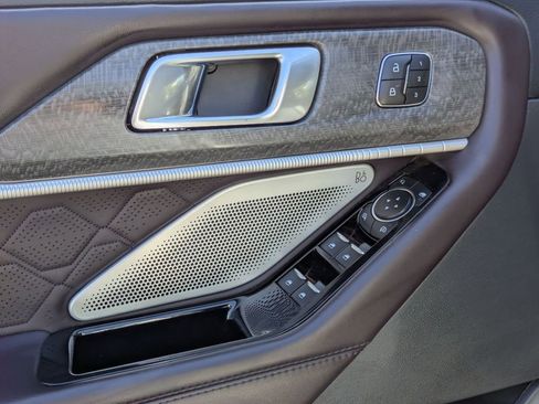 Used 2025 Ford Explorer Platinum w/ LUX Leather Package image 16