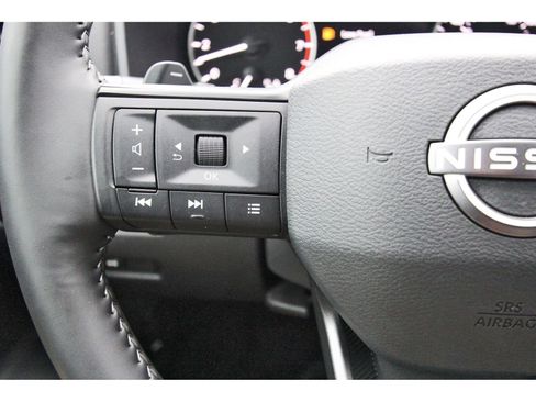 Used 2025 Nissan Rogue SV w/ SV Premium Package FWD image 19